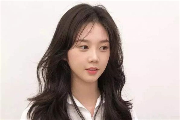 发际线高适合刘海吗,发际线高适合剪刘海吗