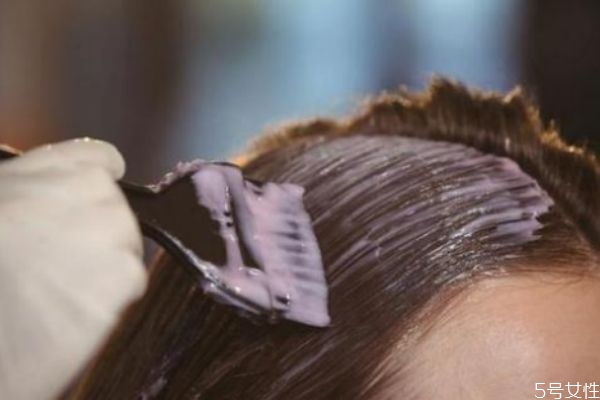 遮盖白发适合染什么颜色,染什么颜色更能遮白发