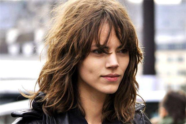 法式刘海多长可以剪,法式刘海长了怎么剪 法式刘海多长可以剪,法式刘海长了怎么剪