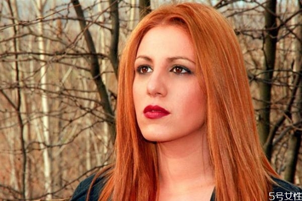 为什么染头发之前不能洗,可不可以刚洗完头就染发