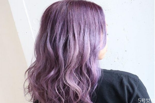 头发颜色越洗越深吗,浅色头发会越洗越浅吗