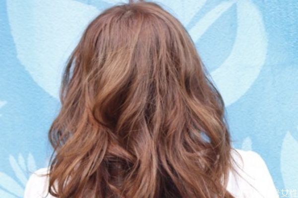 染发剂会掉头发吗,染发剂导致脱发怎么办 染发剂会掉头发吗,染发剂导致脱发怎么办