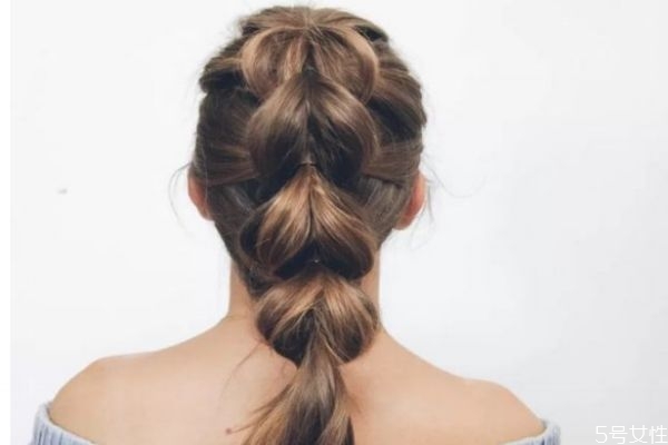 鱼尾辫怎么编好看,鱼尾辫怎么编好看不用盘好看吗
