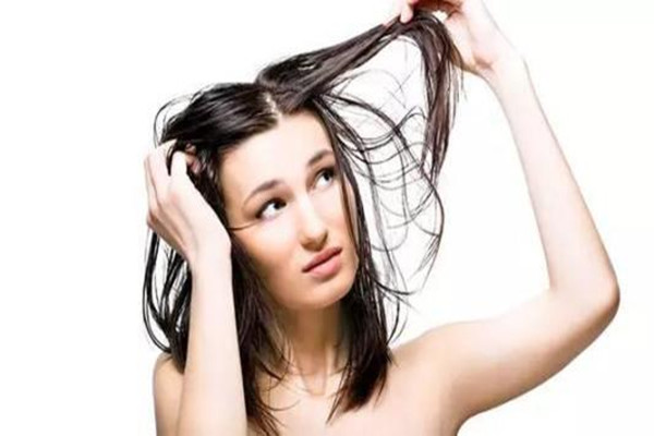 头发油用什么类型的洗发水好,头发油用哪种洗发水