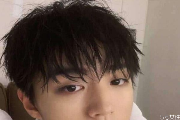 锡纸烫用什么烫的,锡纸烫是用锡纸烫的吗