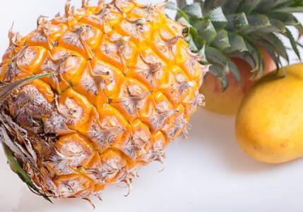 菠萝要怎么挑才好吃,怎么挑菠萝什么样的好