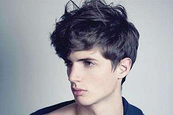 瘦脸男生适合什么发型,脸瘦长的男生适合什么发型