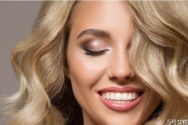 如何让染发颜色更加持久,怎样让头发染后的颜色持久