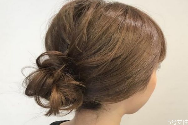 头发又少又短怎么扎好看,头发少做什么发型好看