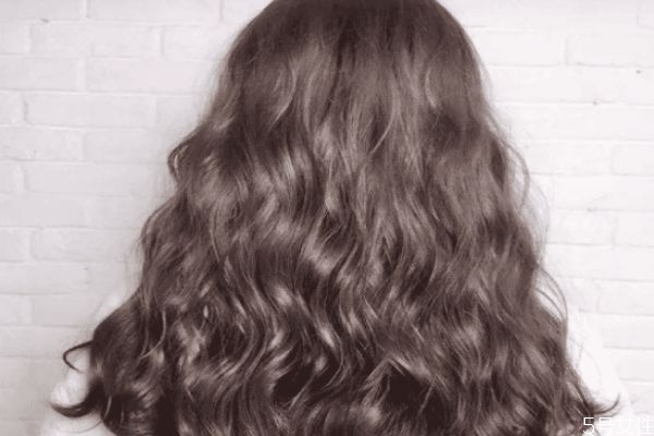 脸黑黄染什么颜色头发好看,脸黑黄染什么颜色的头发