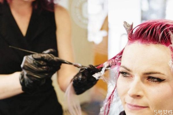 染发剂的气味有危害吗,染发剂的气味对人体有害吗