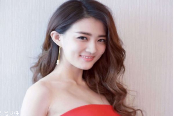 小方脸什么发型最好看,适合小方形脸的发型