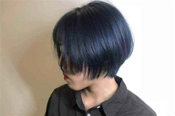 蓝黑头发掉色是什么颜色,蓝黑色的头发掉色以后是什么颜色