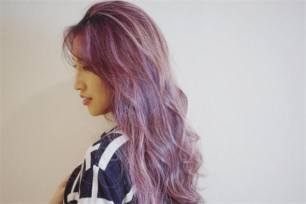 漂过的头发染什么颜色不掉色?,漂过的头发不染色会掉色吗 漂过的头发染什么颜色不掉色?,漂过的头发不染色会掉色吗