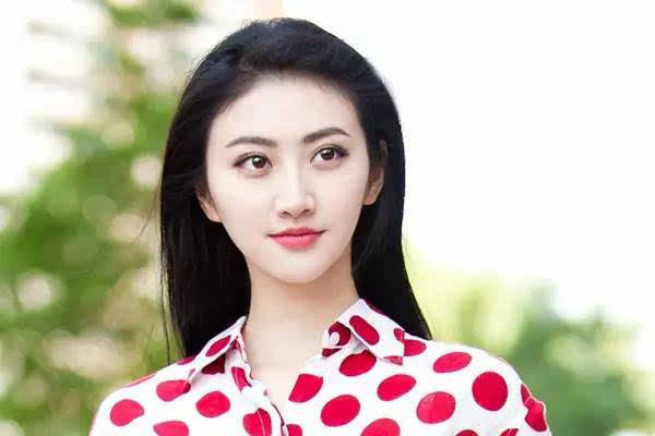 鹅蛋脸适合什么样的刘海,鹅蛋脸适合刘海吗?