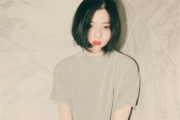 脖子短适合留长发还是短发,脖子短留什么发型 脖子短适合留长发还是短发,脖子短留什么发型