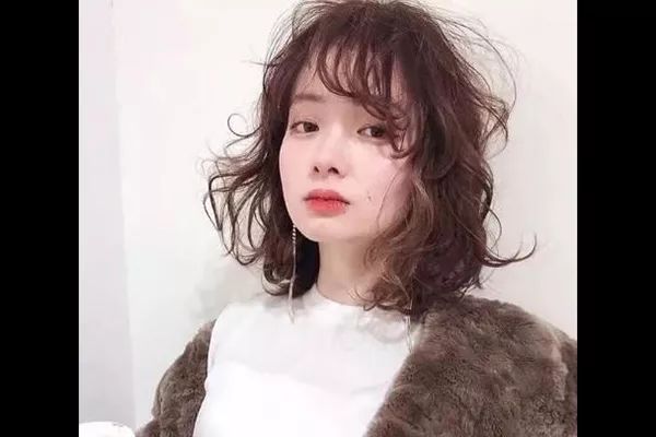 自然卷适合短发吗女,自然卷适合短发吗