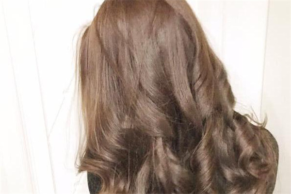 烟草棕色头发图片,亚麻烟灰色头发显白吗