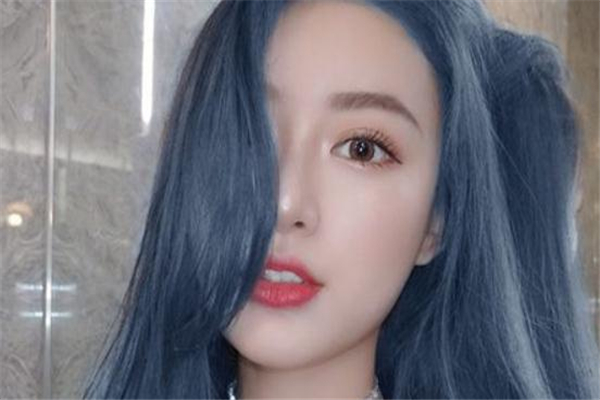 雾霾蓝灰色掉色后是什么颜色,蓝灰色掉色后是什么颜色