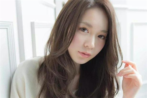 冷烫能保持多久 冷烫后几天可以洗头,冷烫后几天可以洗头发