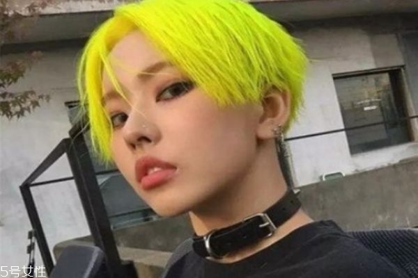 自己如何给衣服染色,衣服自己染色怎么染色