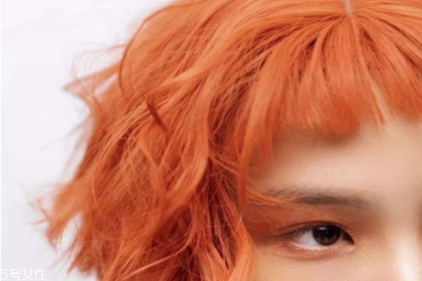 脏橘色适合素颜吗,脏橘色发色适合素颜吗