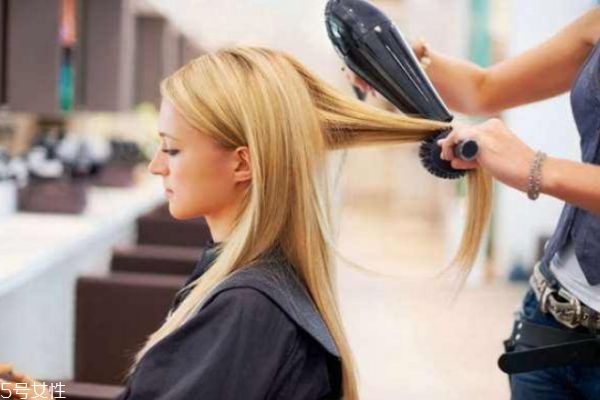 使用吹风机要注意什么,使用吹风机的注意事项