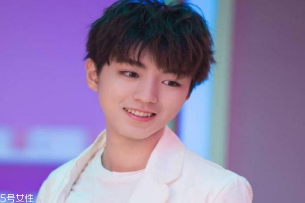 锡纸烫和纹理烫的区别,锡纸烫和纹理烫的区别