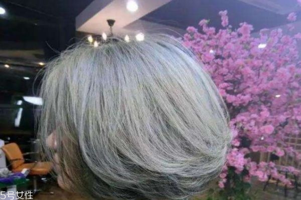 闷青色适合什么发型,闷青色头发好看吗