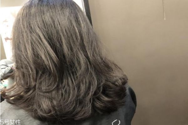 皮肤黑的人头发染什么颜色好看,皮肤黑的人染什么发色 皮肤黑的人头发染什么颜色好看,皮肤黑的人染什么发色