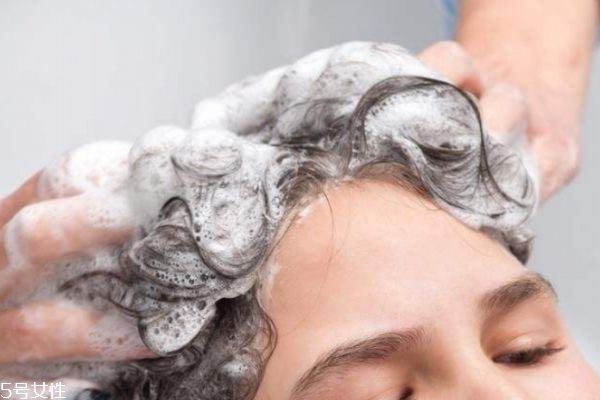 解决头皮屑的有效方法,如何去头皮屑最快最有效 解决头皮屑的有效方法,如何去头皮屑最快最有效