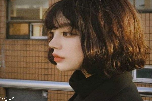 头发厚适合卷发吗,头发厚发型