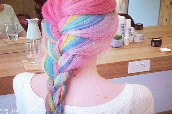 染发后大块干头皮脱落什么时候能好,染发后大块干头皮脱落,不痒 染发后大块干头皮脱落什么时候能好,染发后大块干头皮脱落,不痒