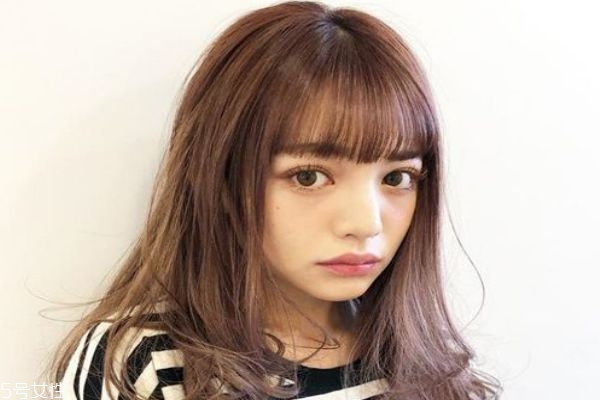 染发哪种颜色显白减龄,减龄又显白的头发颜色