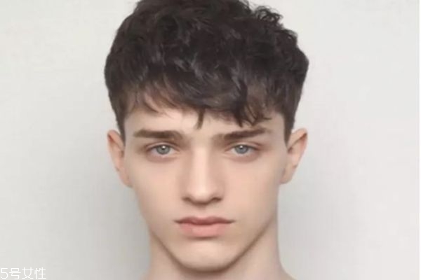 男士严重m字额发型大全而且头发粗,男人m字额头发