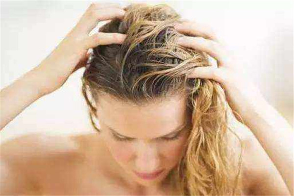 做柔顺对头发伤害大吗,做柔顺对头发有伤害吗