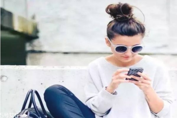 丸子头的扎法 蓬松,简单漂亮丸子头扎法 丸子头的扎法 蓬松,简单漂亮丸子头扎法