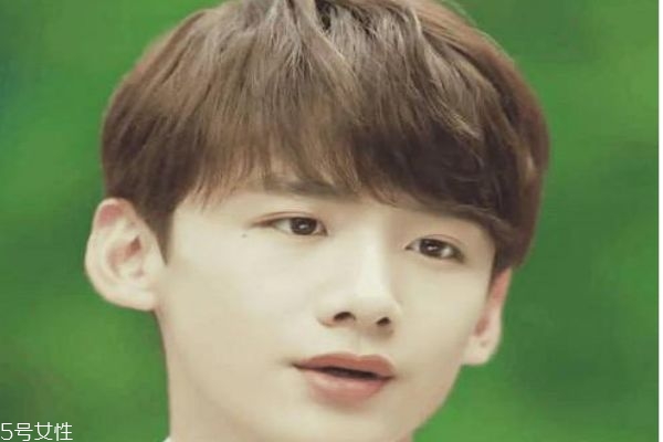 男生韩式短发发型,男生韩式短发发型图片