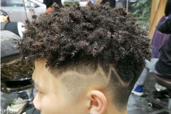 类似脏辫的烫发叫啥,类似脏辫的烫发长发