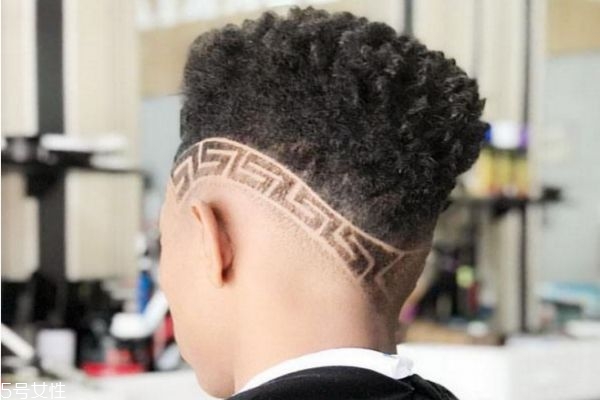 黑人烫发型图片男,黑人烫发型图片男短发