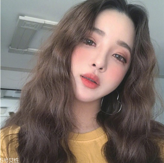 中分长卷发图片,中长发型卷发 中分长卷发图片,中长发型卷发