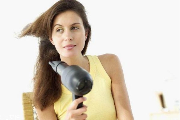 头发特别软而且稀少怎么办,头发软稀少怎么调理