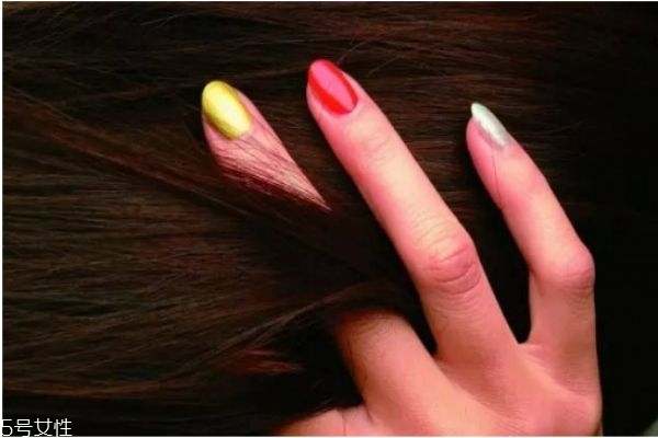 女性掉头发的主要原因,女人爱掉头发什么原因引起