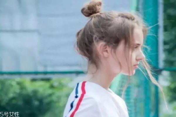 欧美丸子头教程,欧美丸子头怎么扎