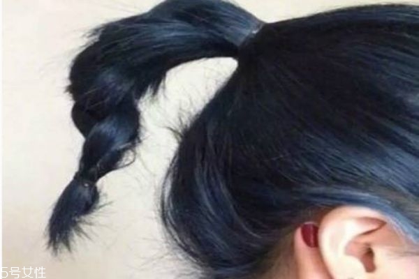 蓝黑色头发图片 男生,蓝黑色头发图片掉色后的颜色