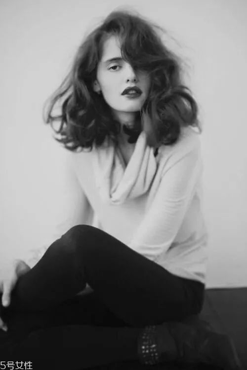 今年秋冬流行的发型女,今年冬天流行什么发型女