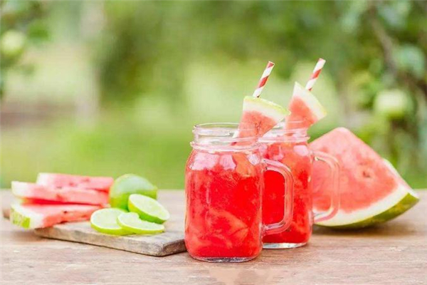 三伏天喝热水好吗,夏天喝热水好吗
