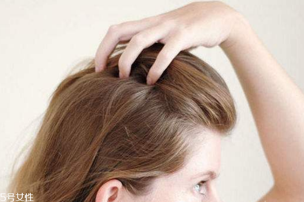 头发细软怎么变蓬松,头发太软怎么变蓬松