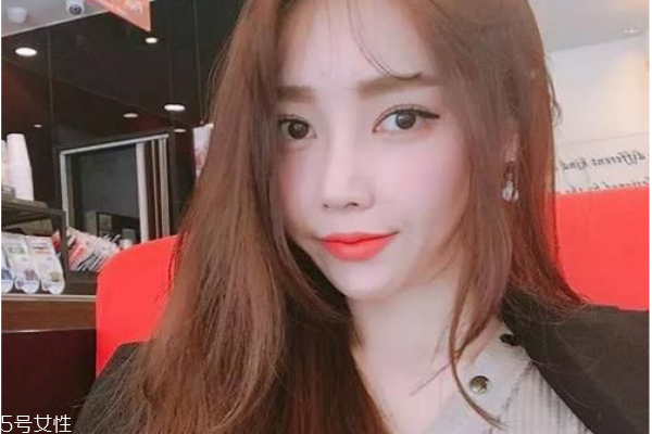 拉直头发的步骤和流程,如何改善自来卷头发 拉直头发的步骤和流程,如何改善自来卷头发