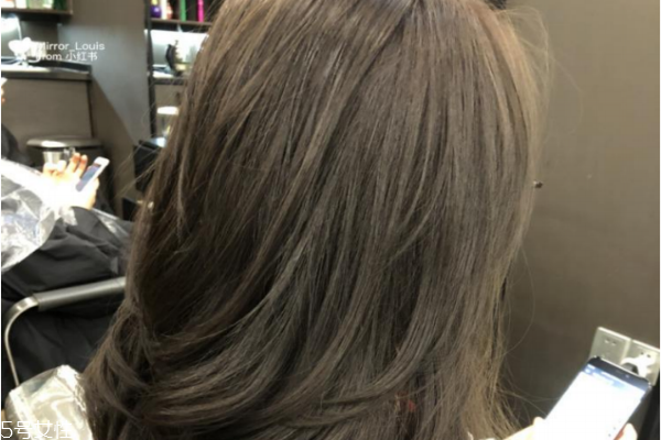 染发和烫发间隔时间,染发和烫发要间隔时间